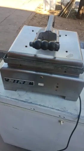 Chapa de lanche elétrica conjugada SIRE 220v