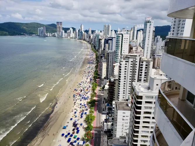 COBERTURA EM BAL. CAMBORIÚ C/ JACUZZI FRENTE MAR