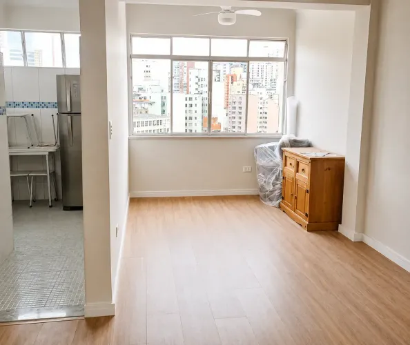 proximo ao Metrô - Kit/Studio com 34m2 ndar alto com vista ( Rua tranqula e segura)