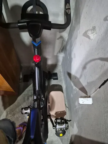 Bicicleta Ergométrica Spinning Mecanica 13kg Vmax Odin Fit Cor Preta e Azul
