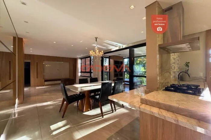 Apartamento com 3 quartos e 3 vagas para aluguel no Alto da Glória