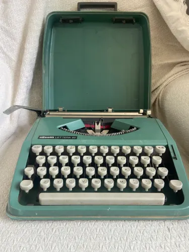 Maquina De Escrever Olivetti Lettera 82 Funcionando