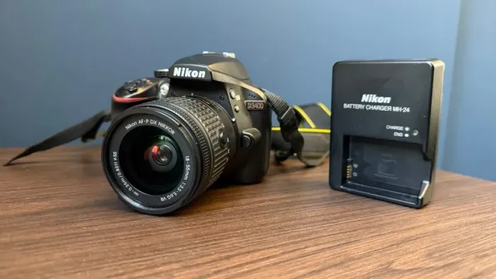 Camera Nikon D3400 + Lente 18-55 + Bolsa Case Logic