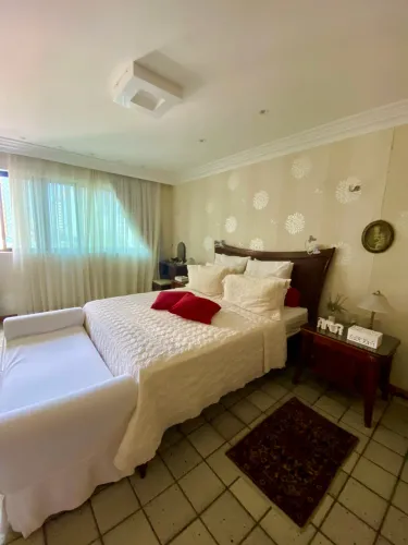 Conjunto : Cama Queen e duas mesas de cabeçeira