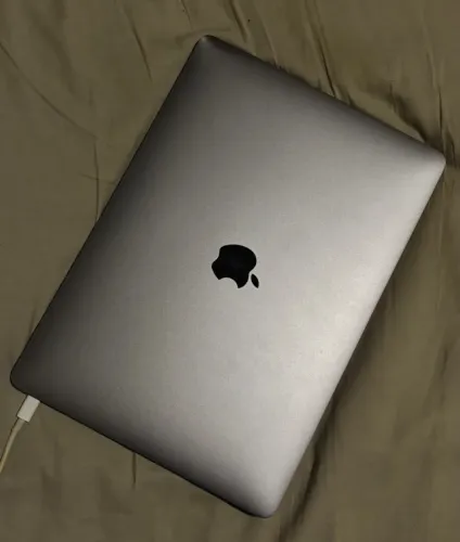 MacBook Pro 13" 2017 | Intel i5 | 8GB RAM | SSD | Prata