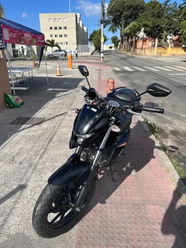 Yamaha FZ25 Fazer 2024 | Apenas 8.000 km | Excelente estado | R$ 23.000