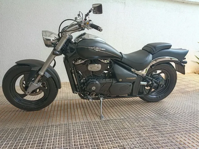 Suzuki Boulevard M800