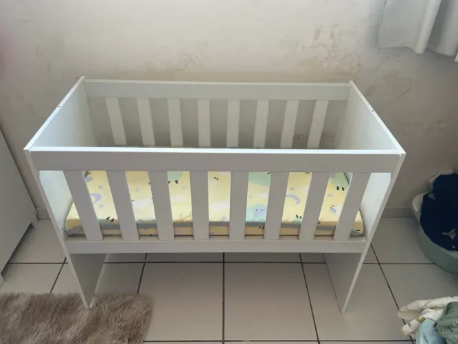 Vende-se mini berço com colchão