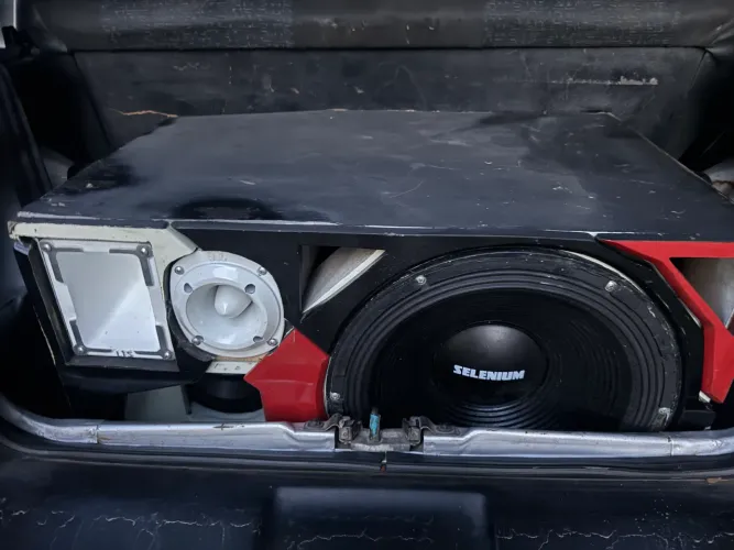 Vendo som automotivo