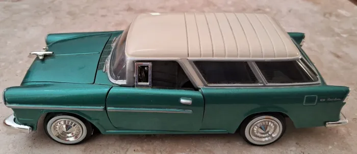 Miniatura Chevrolet Bel Air Nomad 1955 Verde escala 1.24