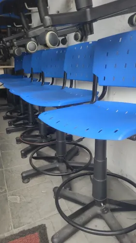 Cadeira Caixa Giratória Plástica Polipropileno Azul
