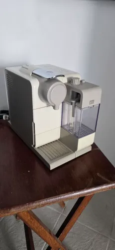 Cafeteira Nespresso Lattissima Touch