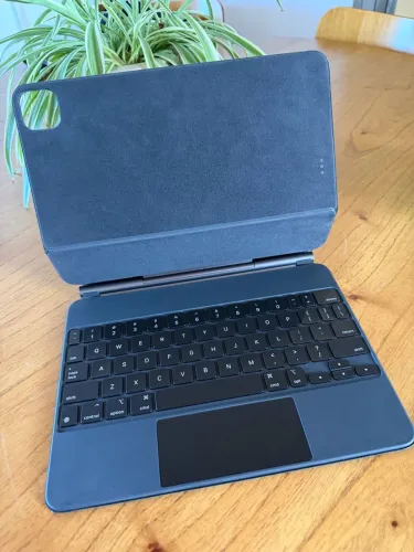 Apple Magic Keyboard iPad 11