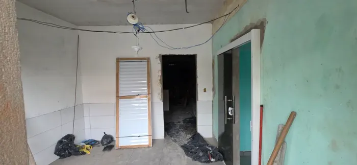 Linda casa . Boa localização  preço a baixo do mercado 