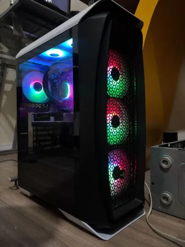 RTX 4060 + i5 12400F, 32GB RAM, SSD NVMe 1TB, Water Cooler - PC Gamer Completo / Impecável