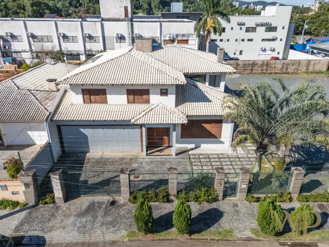 WP7100 - Ampla casa em rua sem saída no Glória
