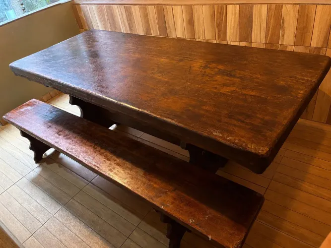 Mesa Rústica de Madeira Maciça com Bancos 