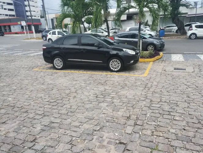 Fiat Grand Siena Essence 1.6 Flex 16V 2013