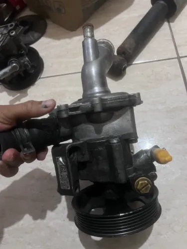 Bomba da direção hidráulica+ bomba d?água Grand siena 1.6 motor E-torq 2011 até 2019