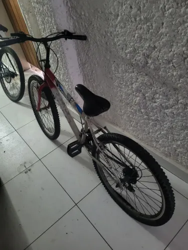 bicicleta aro 24 com marcha (olha a descrição)
