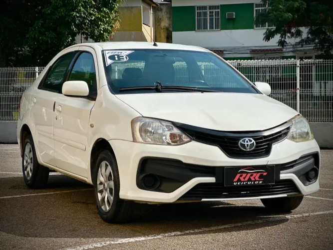 Toyota Etios XS Sedan 1.5 Flex 16V 4P Mec. 2013