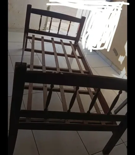 Cama de solteiro de madeira 