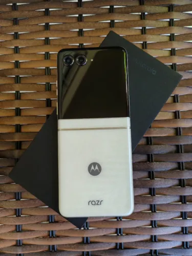 Razr 60 256GB na Garantia!