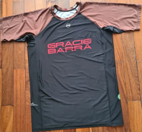 Camiseta Rash Gracie Barra Marrom