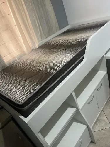 Cama com escrivaninha