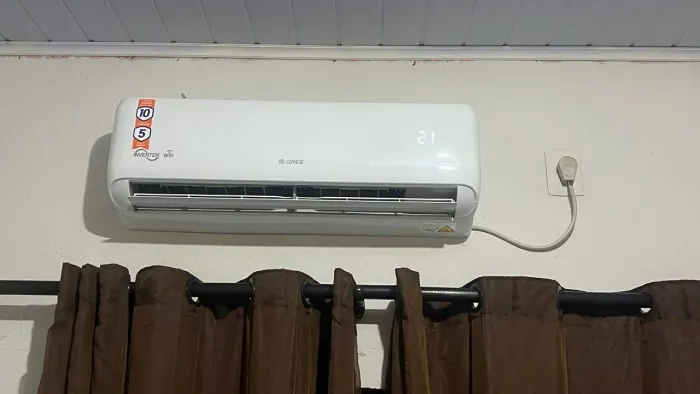 VENDO UM AR CONDICIONADO SEMI NOVO