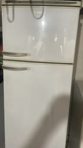 Vendo geladeira DAKO 380 litros valor $800 reais