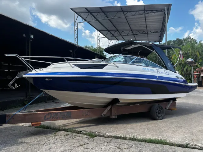 Lancha Triton 250 2019 Cabinada