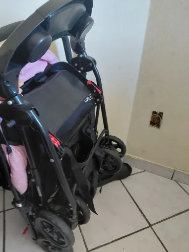 Carinho de bebe mais bebe conforto 