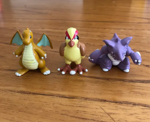 3 miniaturas pokemon tomy