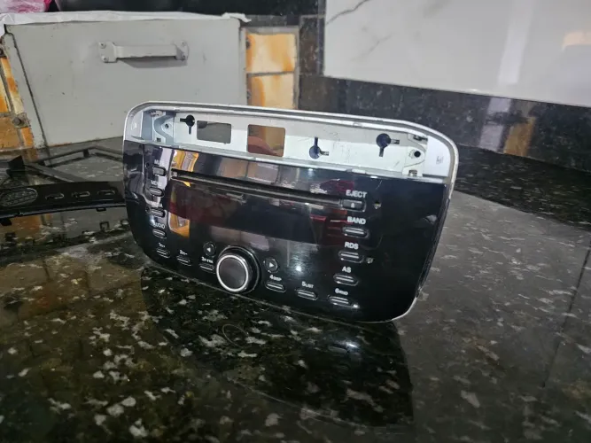 Som Original Fiat Punto 2015 + Moldura e Suportes - Retirado para Instalação de Multimídia