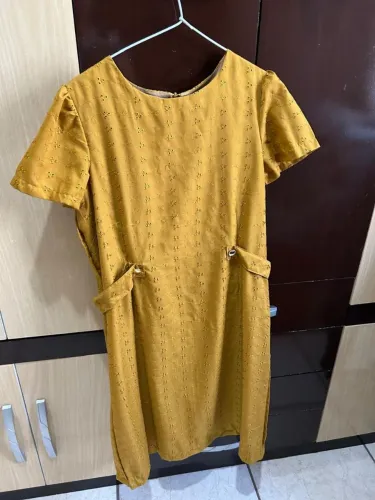 Vestido amarelo mostarda
