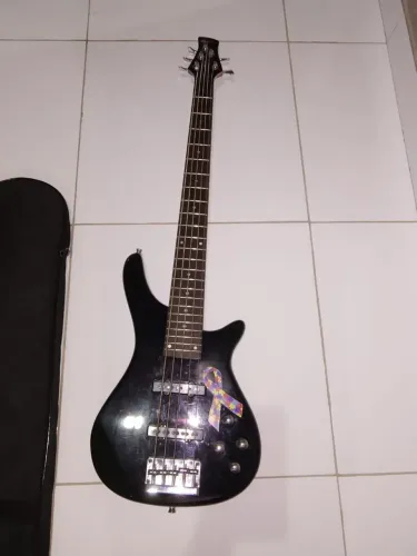 Baixo 5 cordas ativo