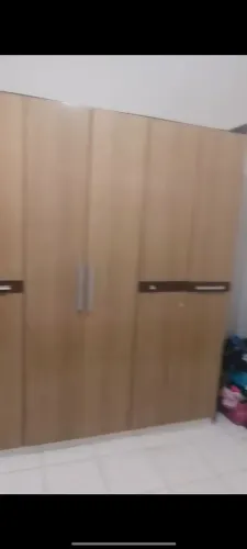 Guarda-roupa de 6 portas