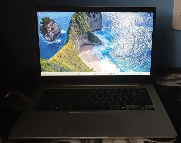 Notebook galaxy book go em excelente estado, minúsculos arranhados quase imperceptíveis