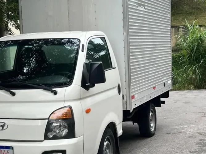 HYUNDAI HR 2.5 LONGO COM CAÇAMBA (ENTRADA R$8000+PARCELAS NO BOLETO)