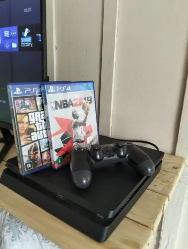 Ps4 slim usando em boas condições