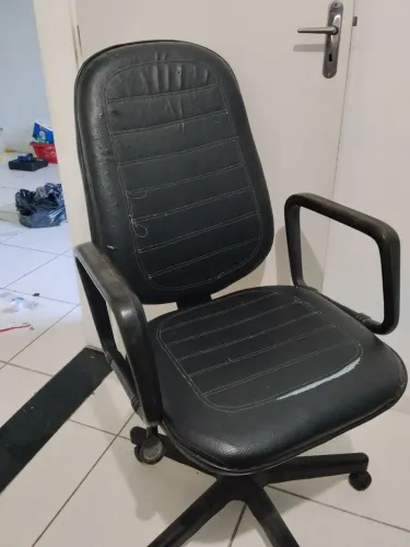 Cadeira de escritório usada