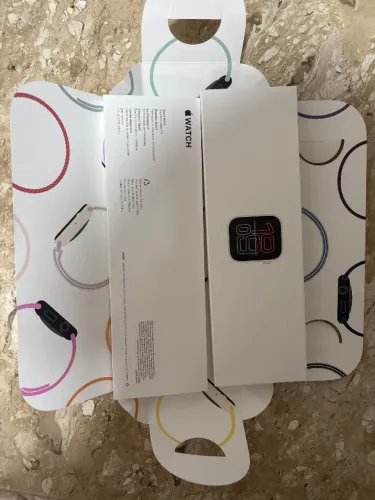 Apple Watch SE 3 GPS, Caixa em alumínio luz das estrelas de 40 mm com Bracelete desportiva