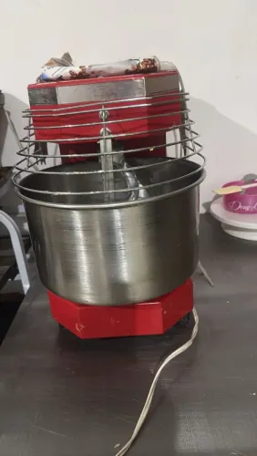 Forno, freezers, balcão, amassadeira,cilindro,