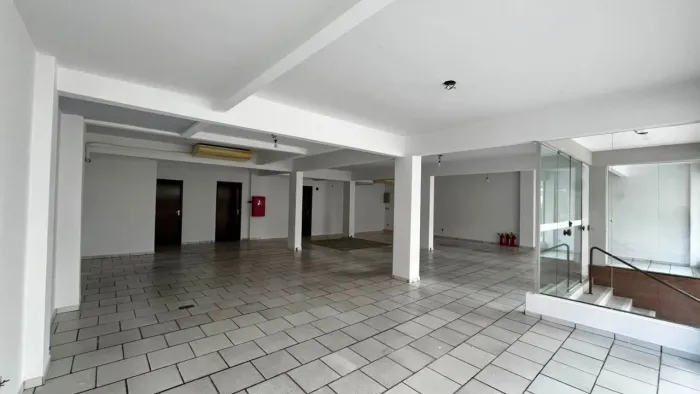 Sala comercial para locação em Brusque-SC, Centro I: 3 salas, 2 banheiros, 180m² de área!