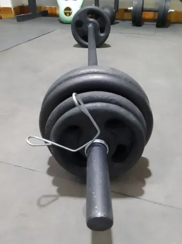 Barra Bíceps + 20kg Anilhas Ferro