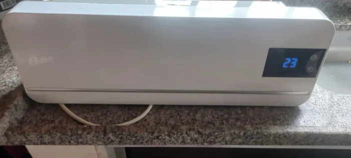 Aquecedor e ventilador de parede Oster com controle e display