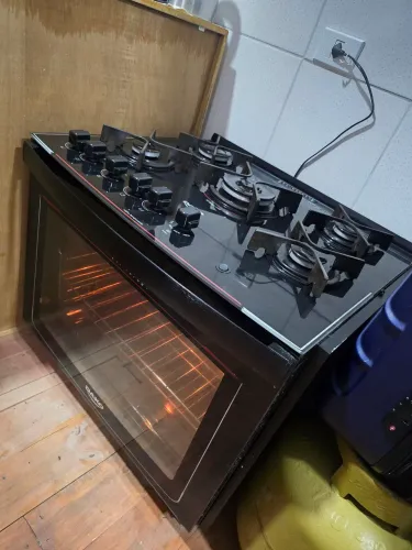 Fogão de Embutir 5 bocas à Gás Dako Glass com mesa de vidro preto bivolt