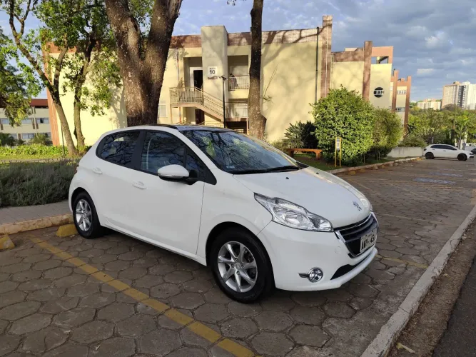 Peugeot 208 Allure 1.5 Flex 8V 5P 2014