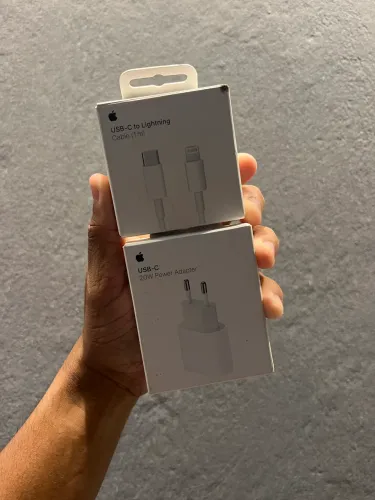 Carregador semi novo completo original Apple. 